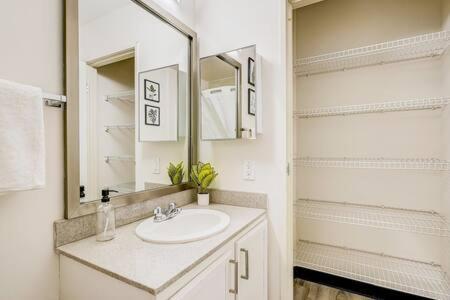 Cozysuites - 2br With Direct Skybridge Access #1 Appartamento