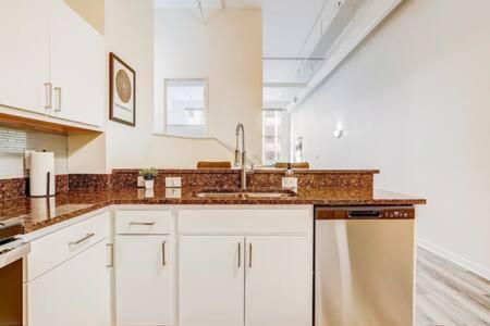 Appartamento Cozysuites - 2br With Direct Skybridge Access #1 *