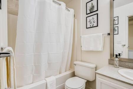 Cozysuites - 2br With Direct Skybridge Access #1
