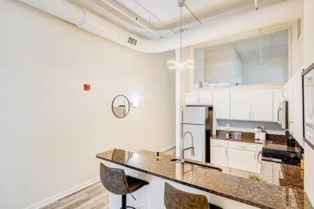 Cozysuites - 2br With Direct Skybridge Access #1